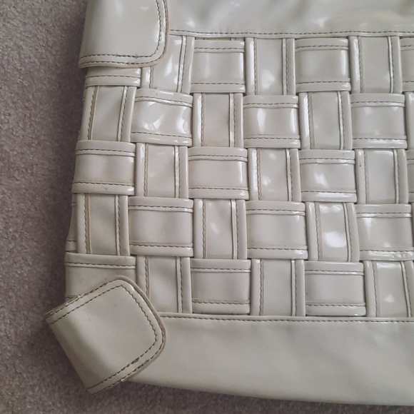 Chinese Laundry purse - Picture 2 of 6